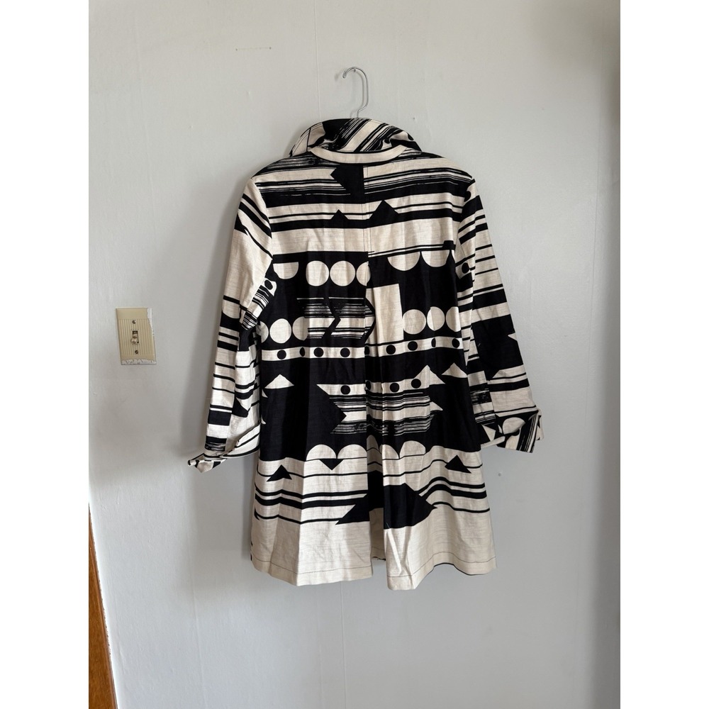 Chicos Linen Blend Lagenlook Topper Jacket. Geometric Black White Print Classic - Picture 7 of 12
